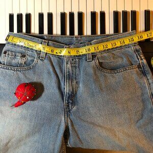 Vintage Y2K Levi's 577 Loose Fit Jeans 10 in a Light Wash